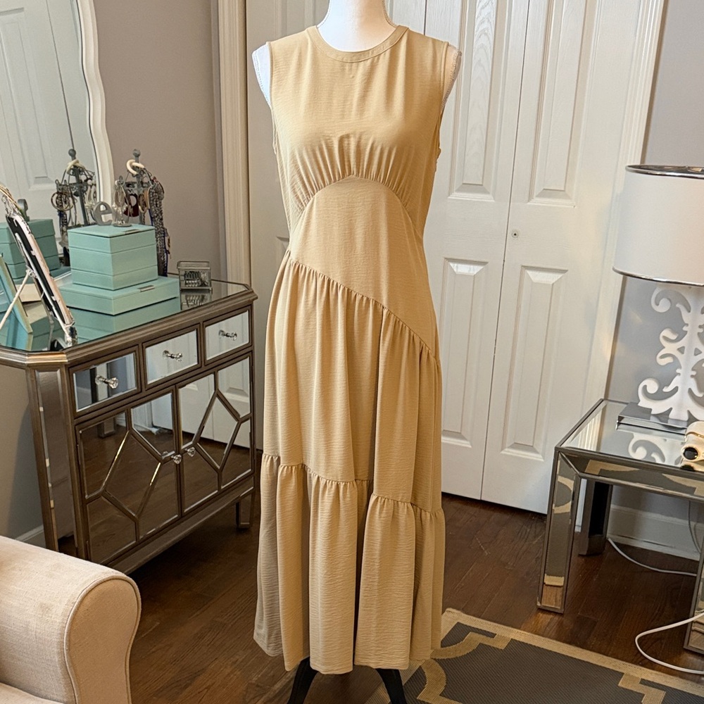 DKNY Tan Sleeveless Tiered Beige Midi NWT Classic - Quiet Luxury Sz 4 ❤️